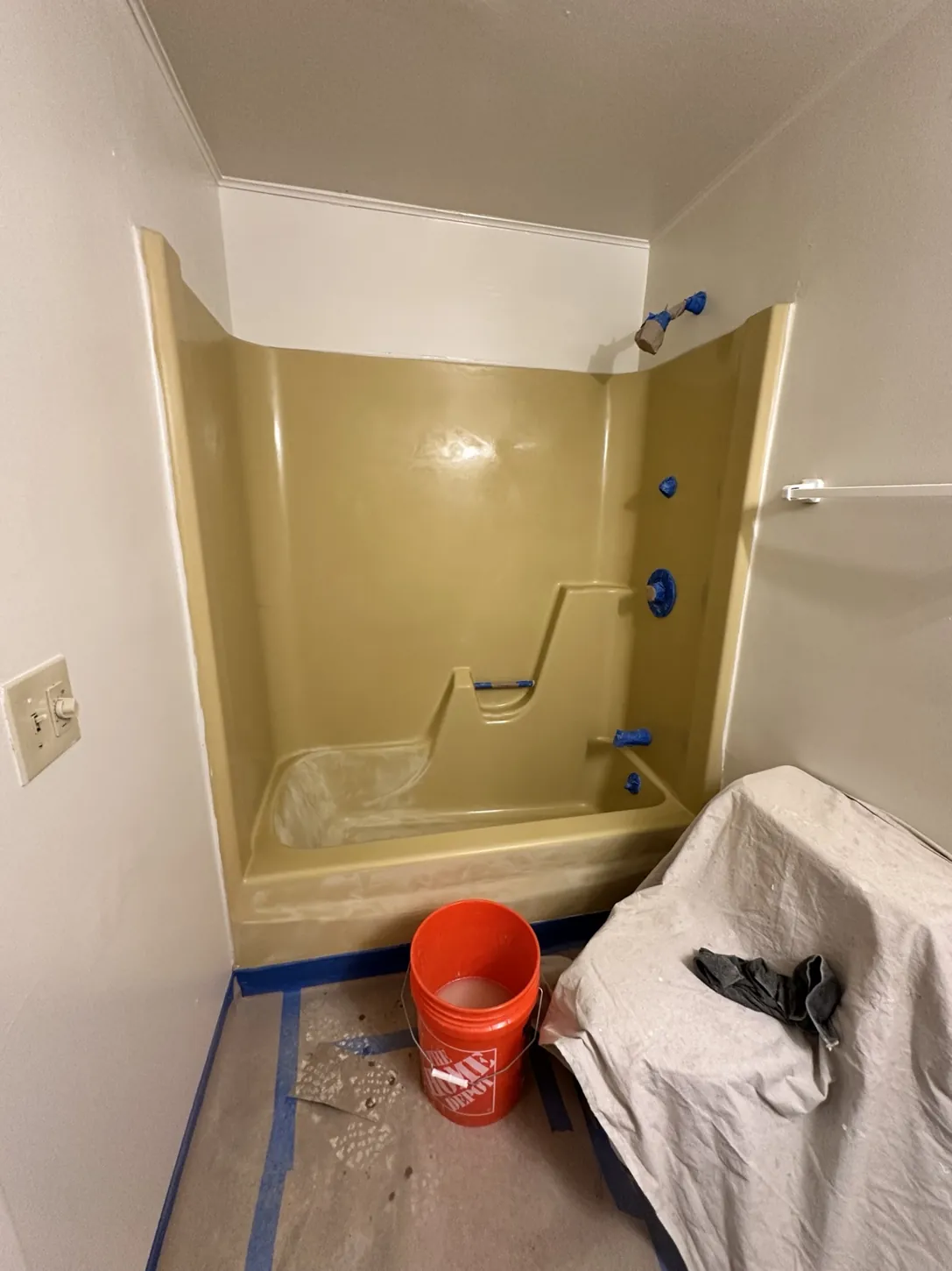 Bathtub Surface Refinishing — documentary photograph 3