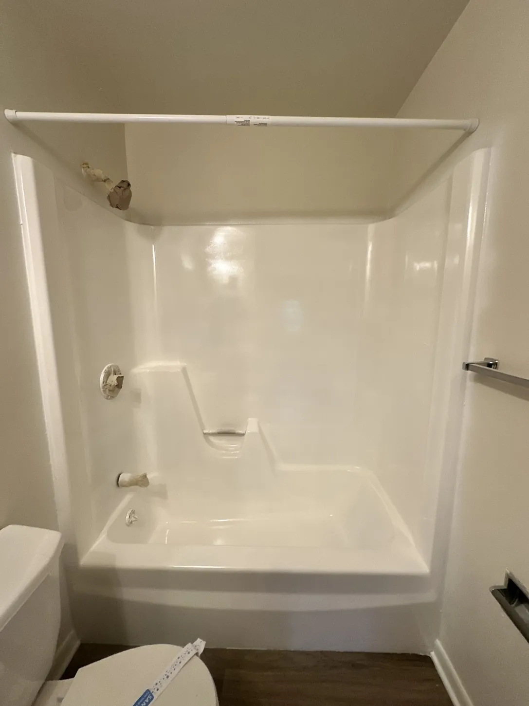 Bathtub Surface Refinishing — documentary photograph 4
